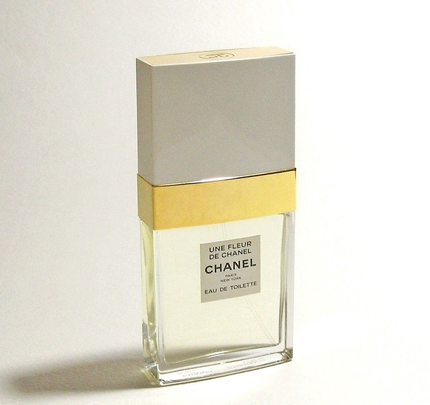 Купить духи Chanel Une Fleur De Chanel. Оригинальная парфюмерия ...